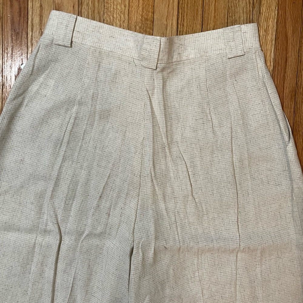 Vintage Beige Linen Pleated Shorts - Picture 13 of 15
